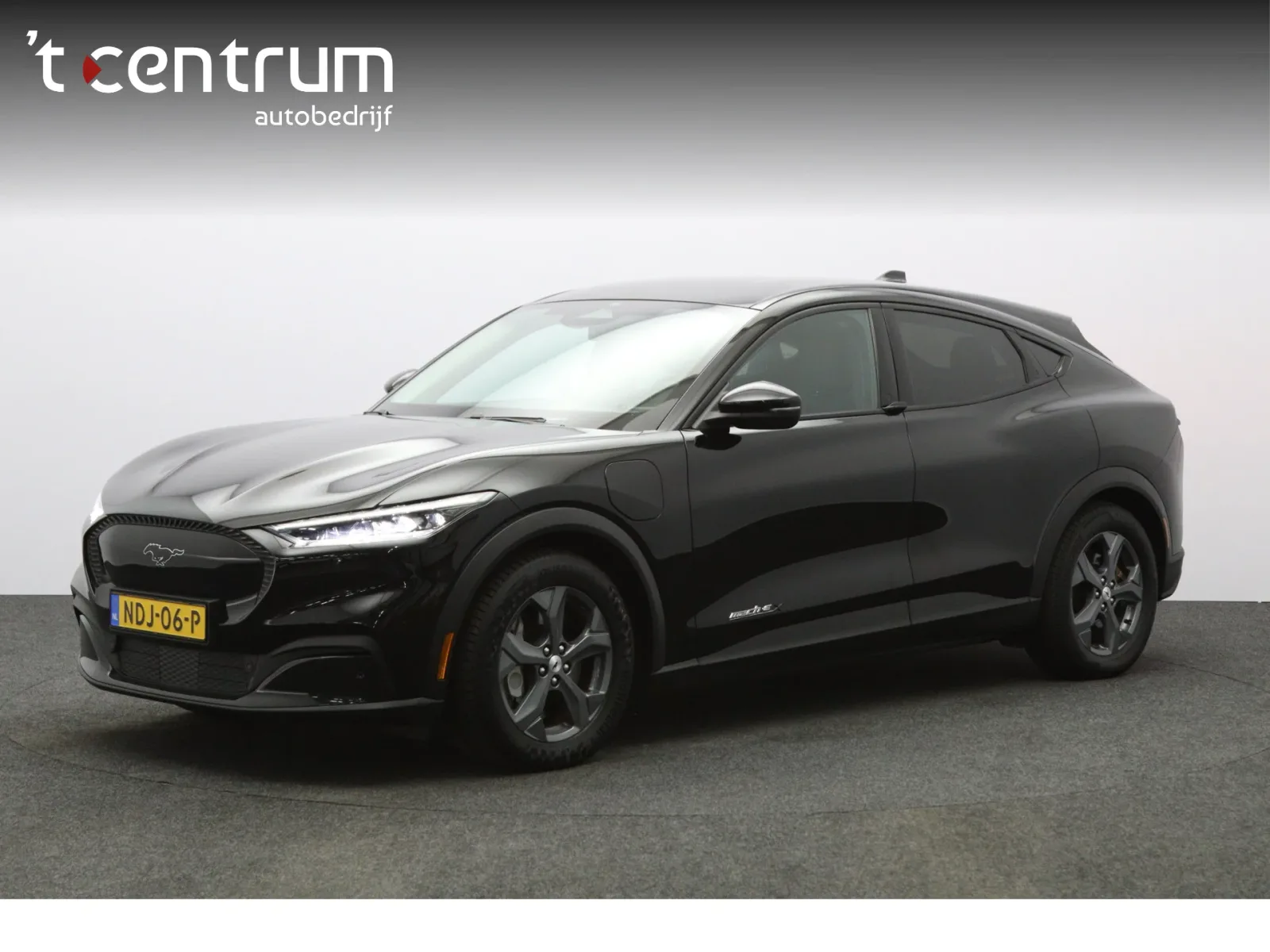 Ford Mustang Mach-E (2022) — foto 1