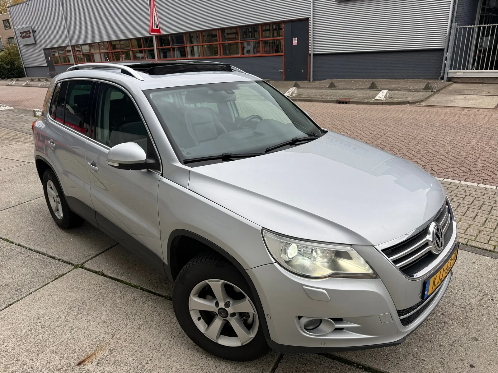 Volkswagen Tiguan (2009) — foto 1