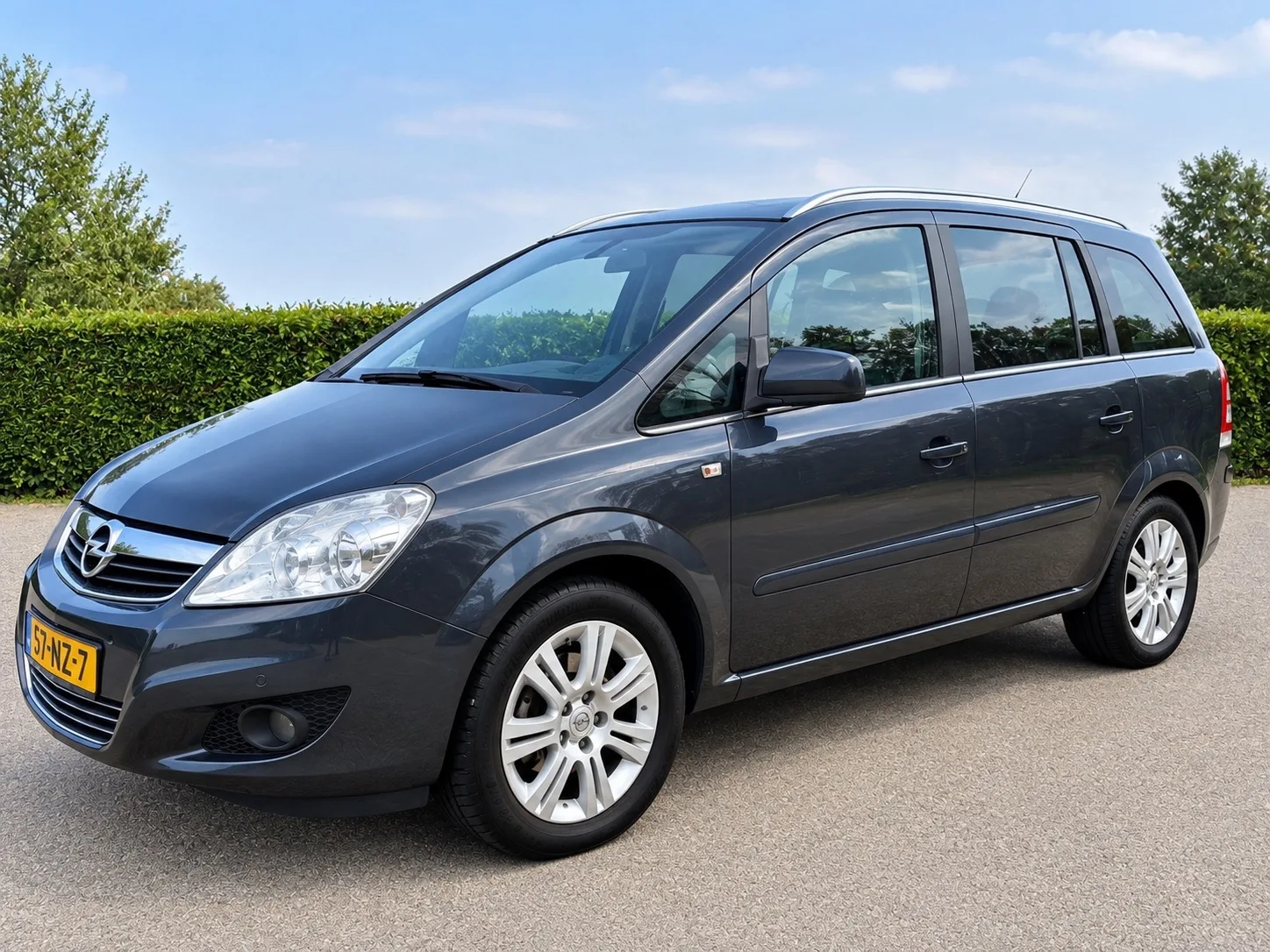 Opel Zafira (2011) — foto 1