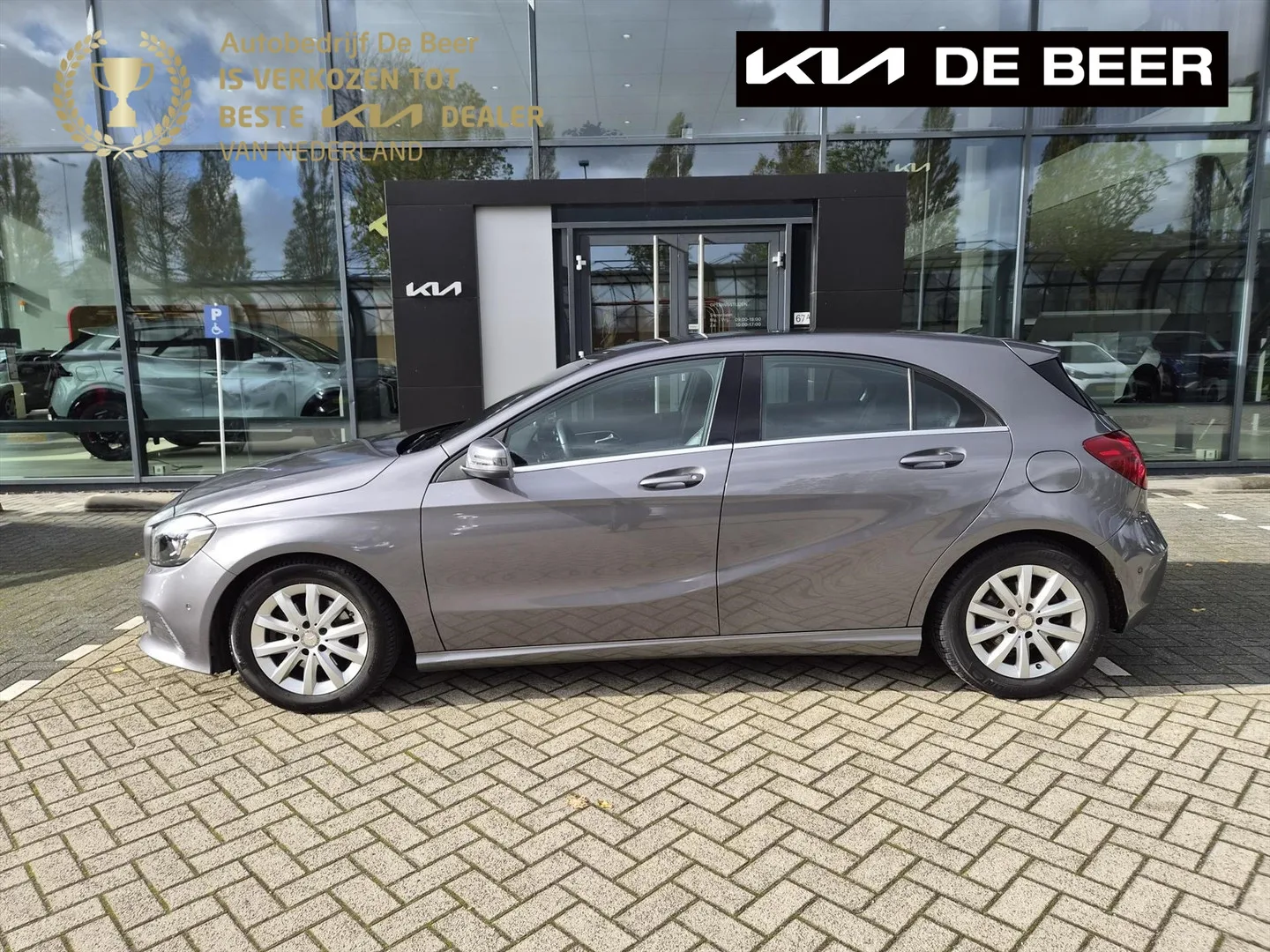 Mercedes-Benz A-Klasse (2016) — foto 1