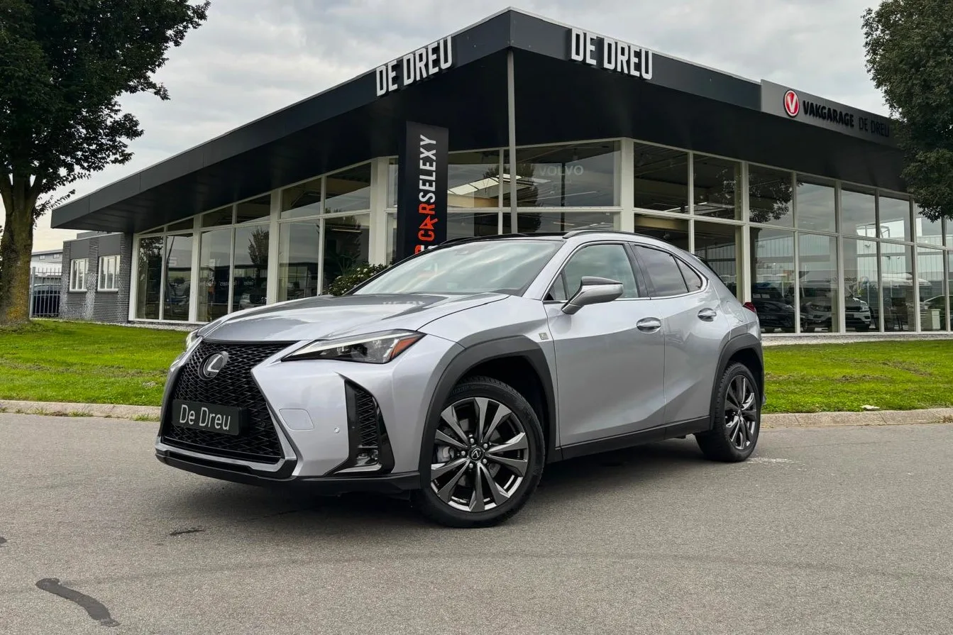 Lexus UX (2024) — foto 1
