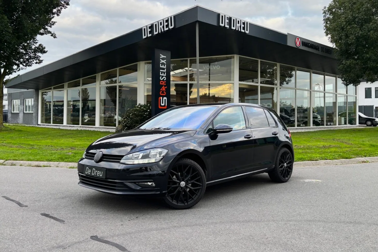 Volkswagen Golf (2018) — foto 1