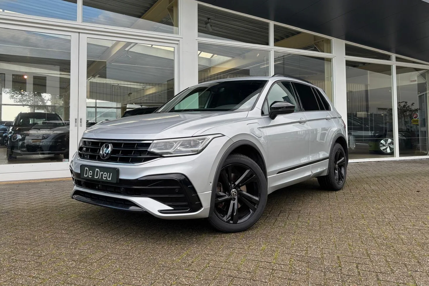 Volkswagen Tiguan (2023) — foto 1
