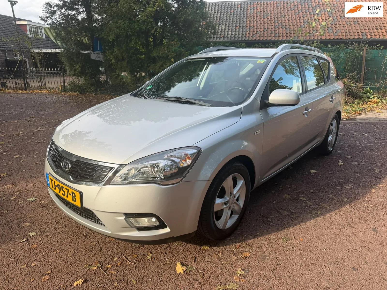 Kia Ceed (2011) — foto 1