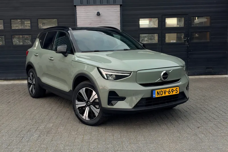 Volvo XC40 (2023)