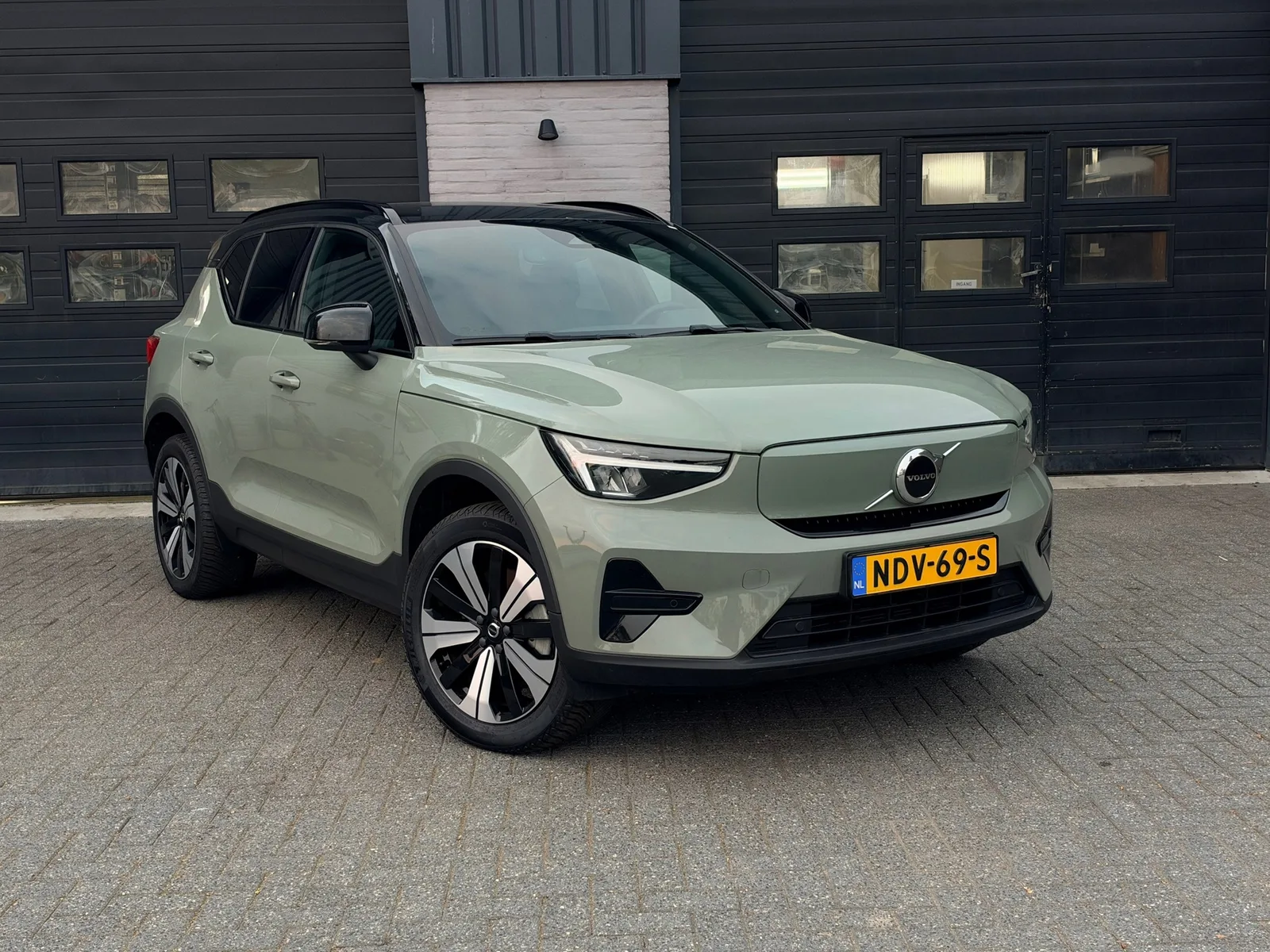 Volvo XC40 (2023) — foto 1