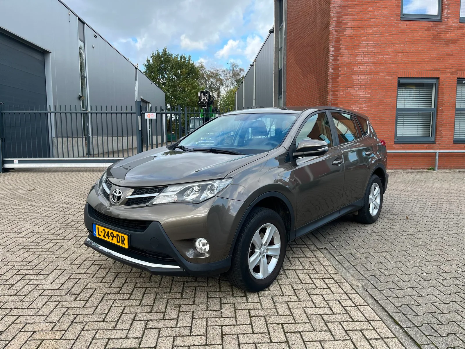 Toyota RAV4 (2013) — foto 1