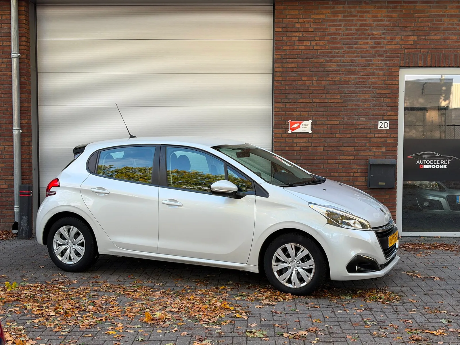 Peugeot 208 (2016) — foto 1