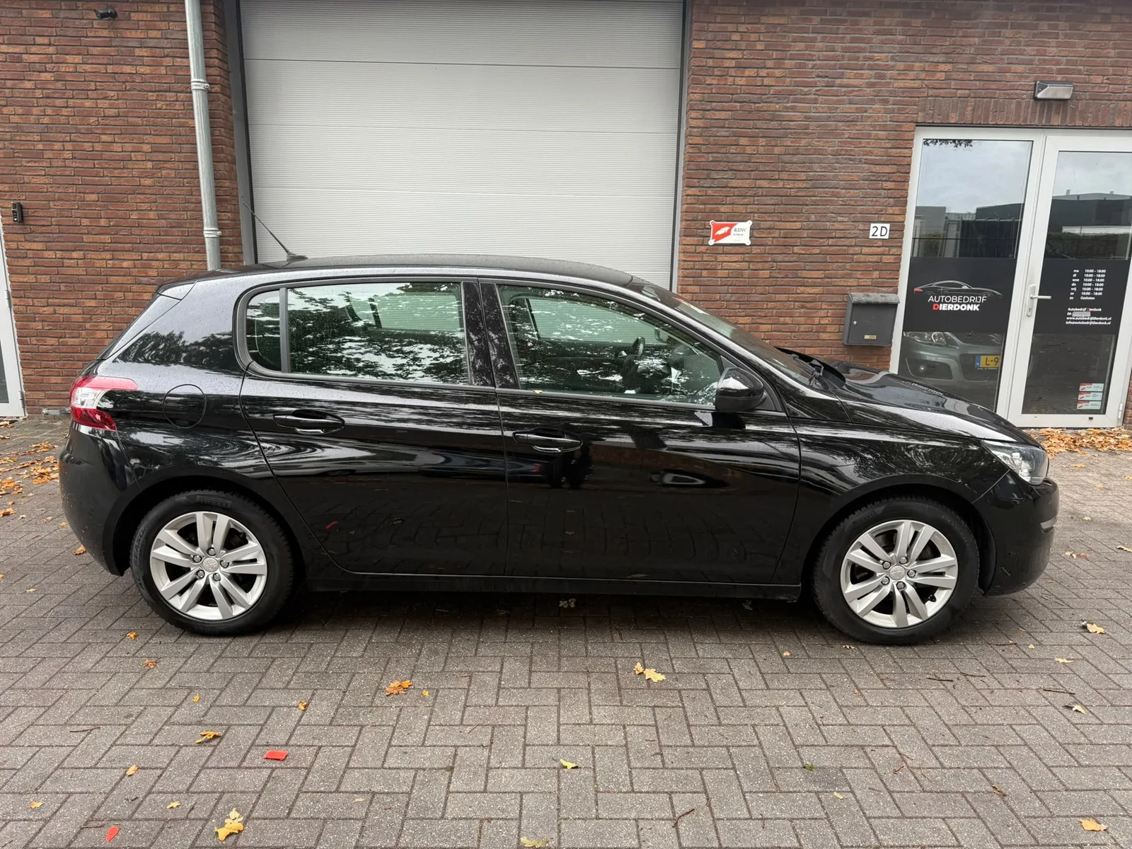 Peugeot 308 (2014) — foto 1