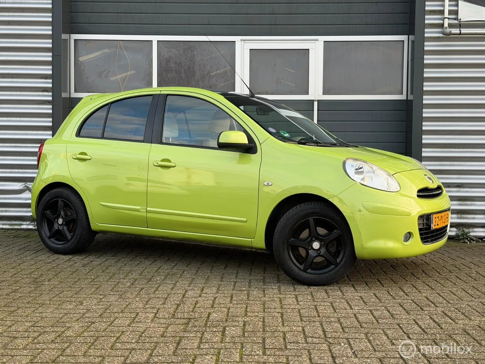 Nissan Micra (2011) — foto 1