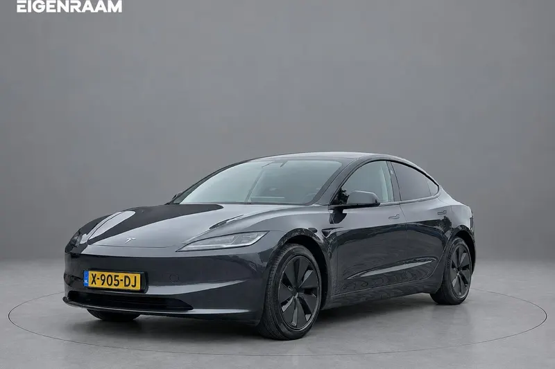 Tesla Model 3 (2023)