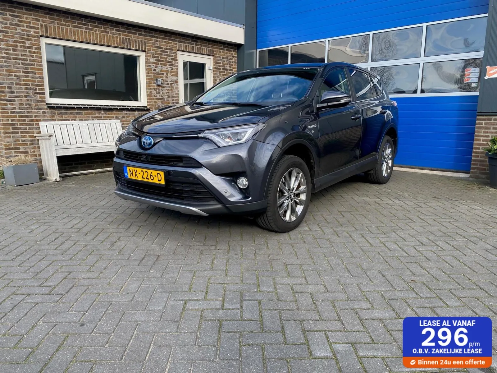 Toyota RAV4 (2017) — foto 1