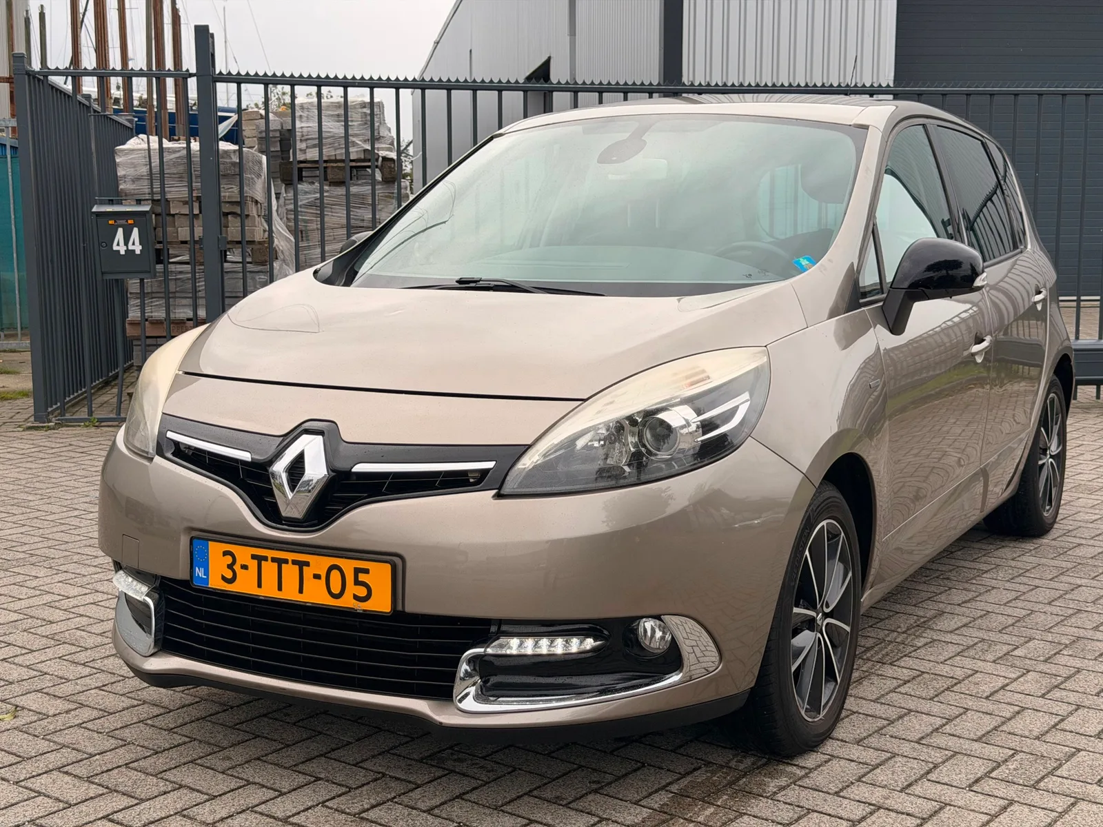 Renault Scénic (2013) — foto 1