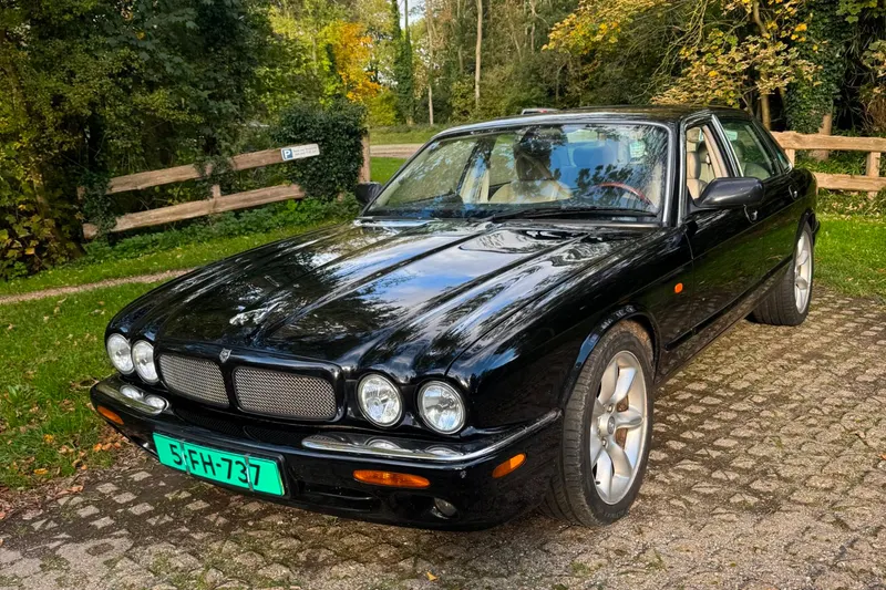 Jaguar XJR (2001)