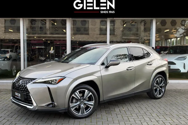 Lexus UX (2024)