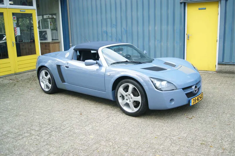 Opel Speedster (2004)