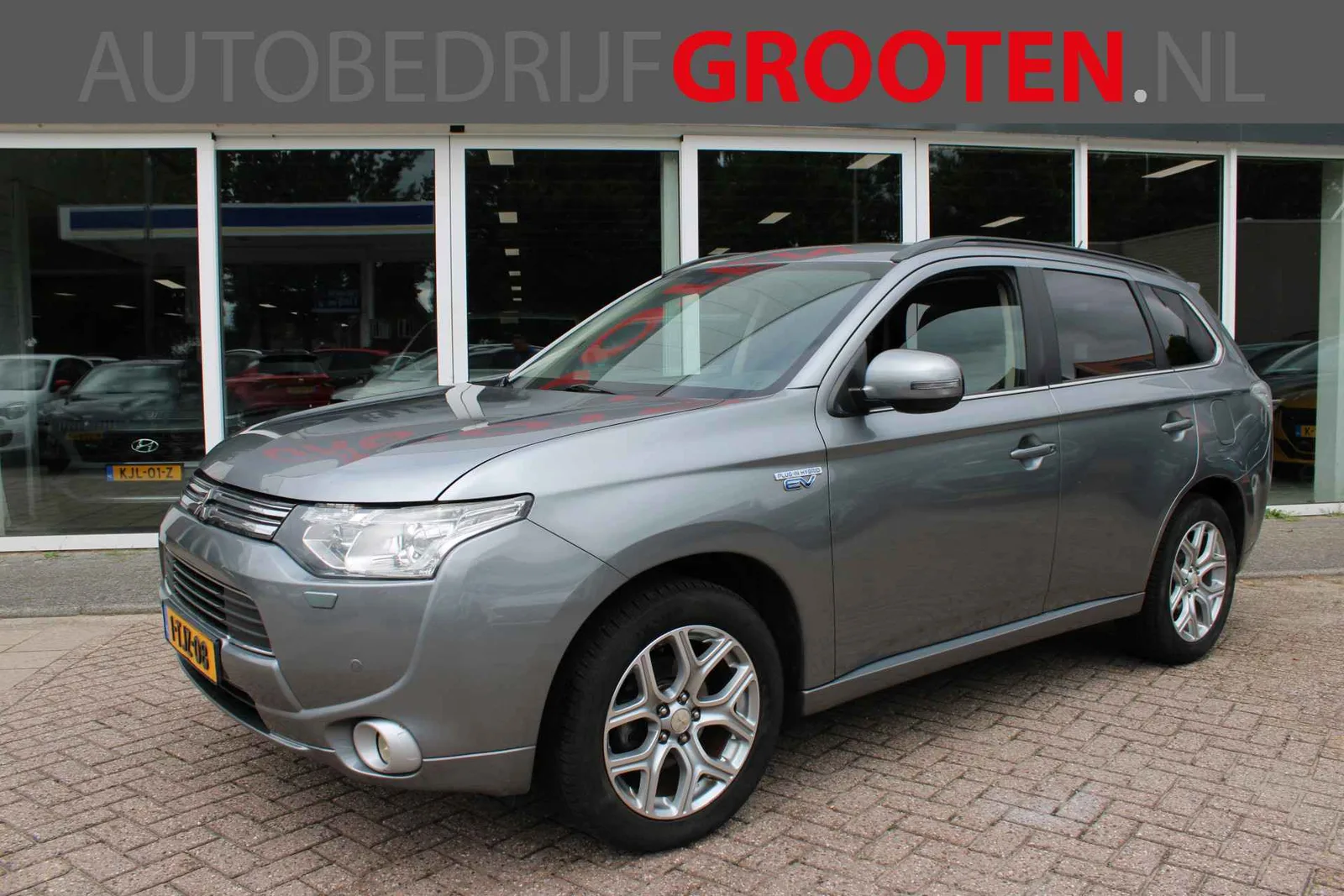 Mitsubishi Outlander (2014) — foto 1