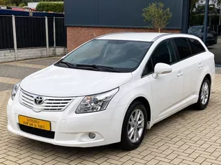 Toyota Avensis (2011) — foto 1