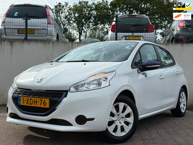 Peugeot 208 (2014) — foto 1