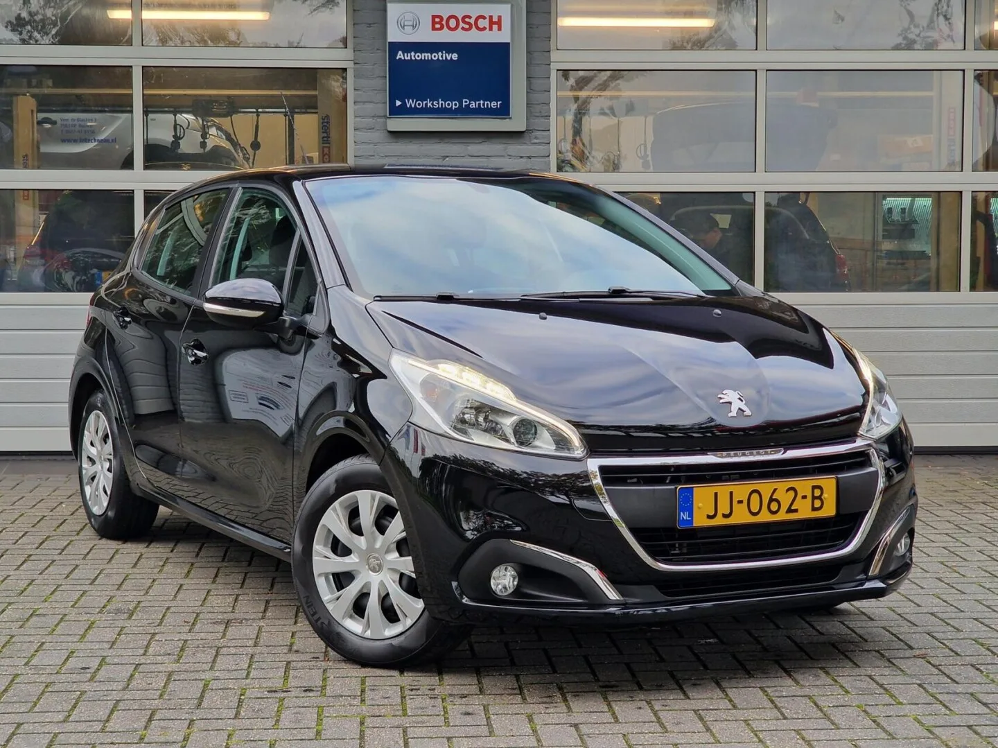 Peugeot 208 (2016) — foto 1