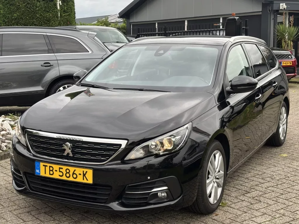 Peugeot 308 (2018) — foto 1