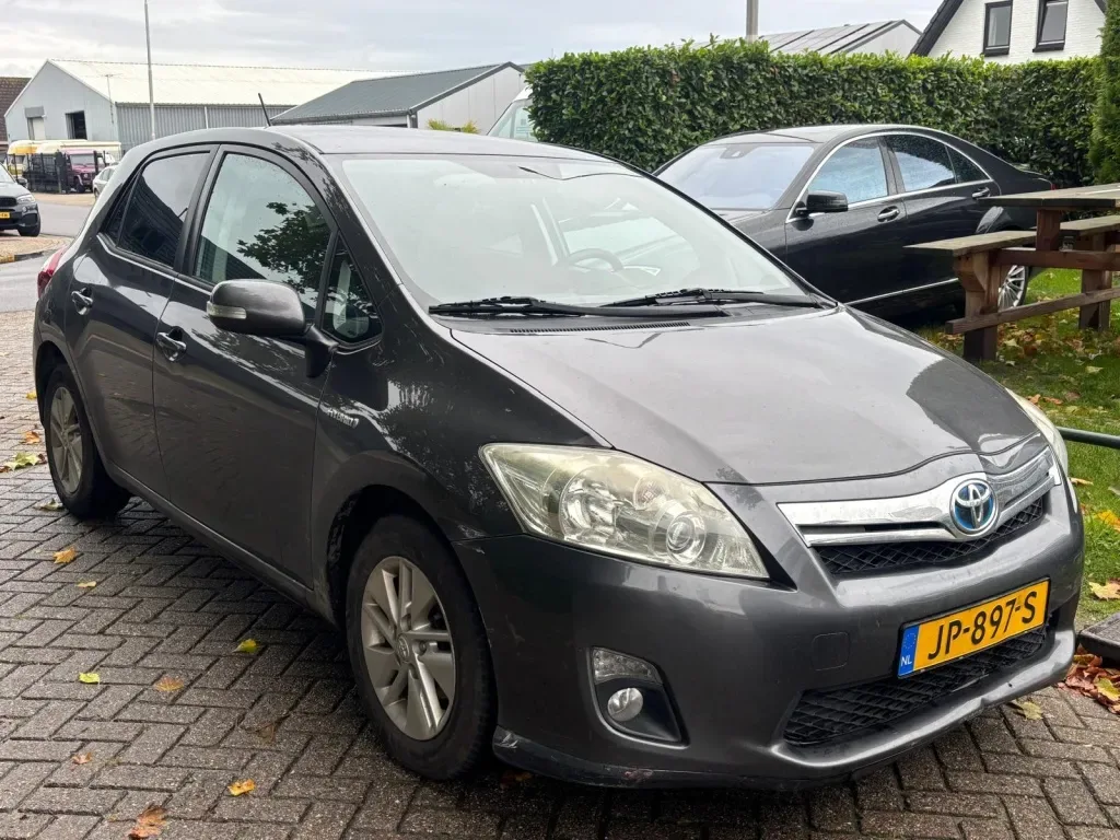 Toyota Auris (2012) — foto 1