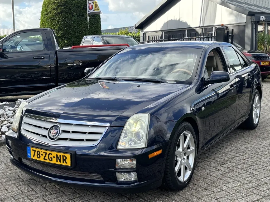 Cadillac STS (2008) — foto 1