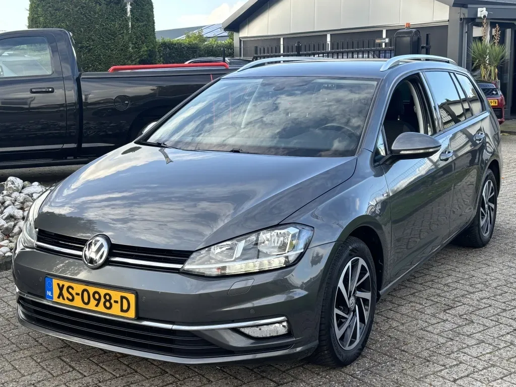Volkswagen Golf (2018) — foto 1