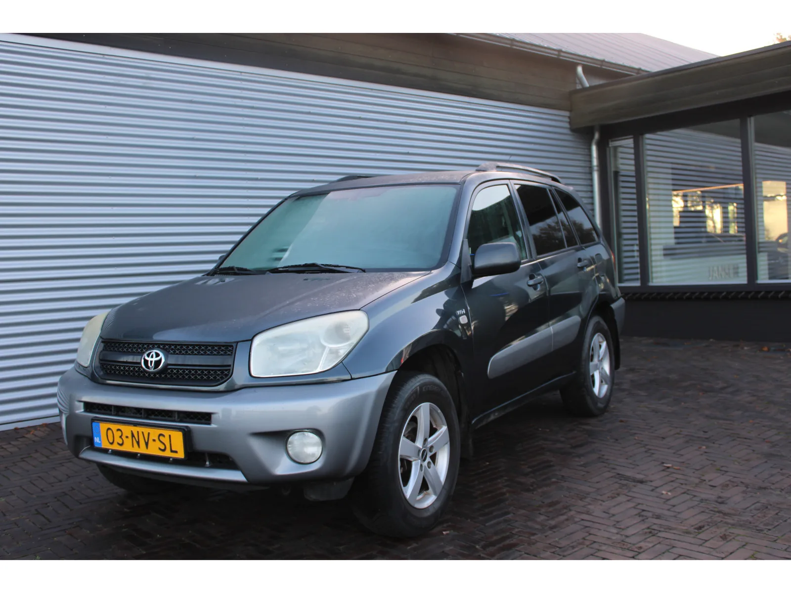 Toyota RAV4 (2004) — foto 1