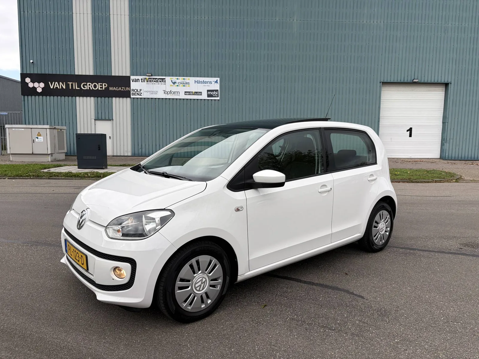 Volkswagen Up! (2012) — foto 1