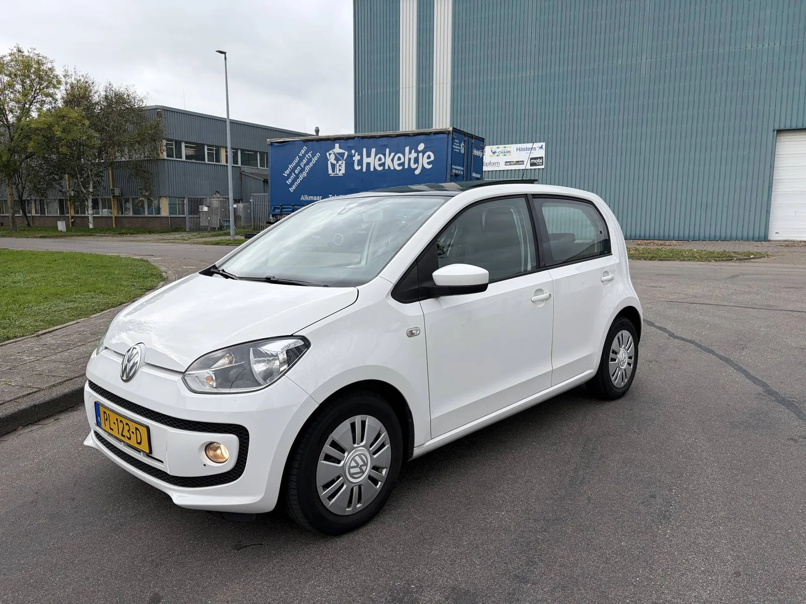 Volkswagen Up! (2012) — foto 1