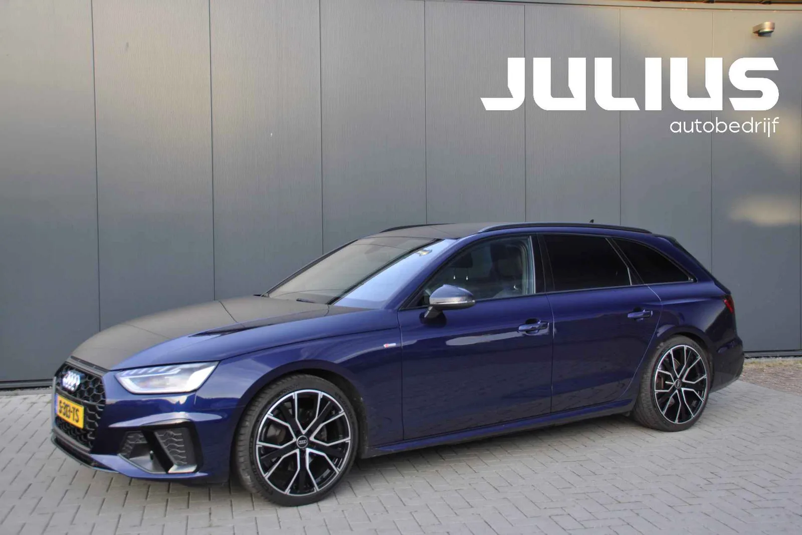 Audi A4 (2023) — foto 1
