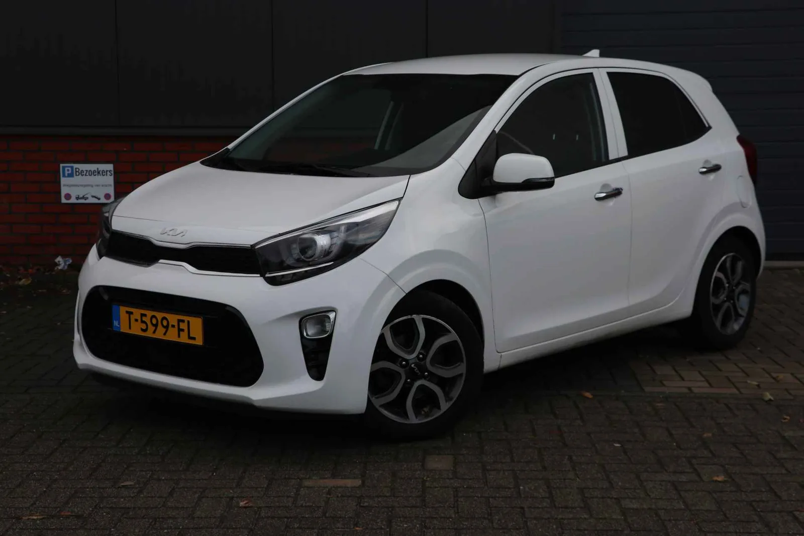 Kia Picanto (2023) — foto 1