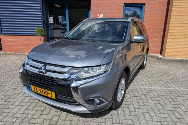 Mitsubishi Outlander (2016)