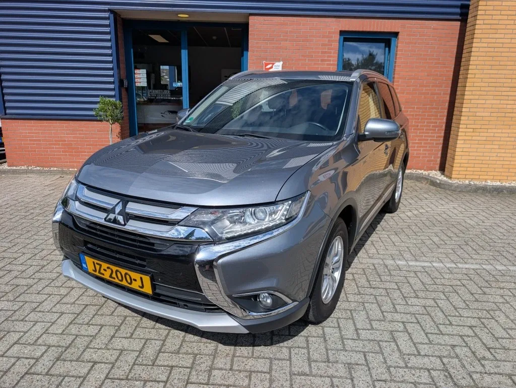 Mitsubishi Outlander (2016) — foto 1