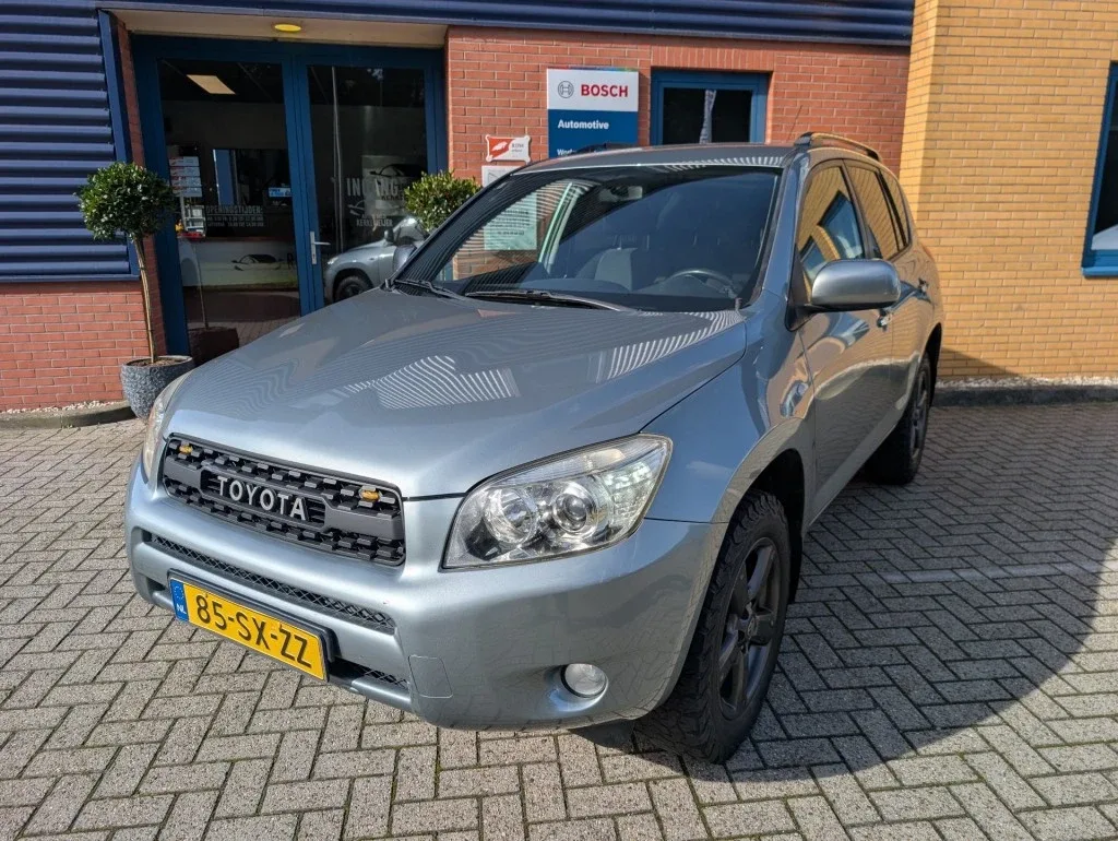 Toyota RAV4 (2006) — foto 1