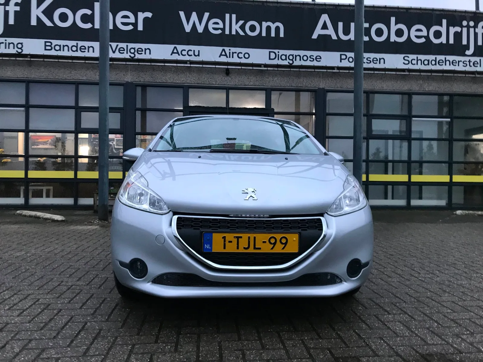 Peugeot 208 (2014) — foto 1