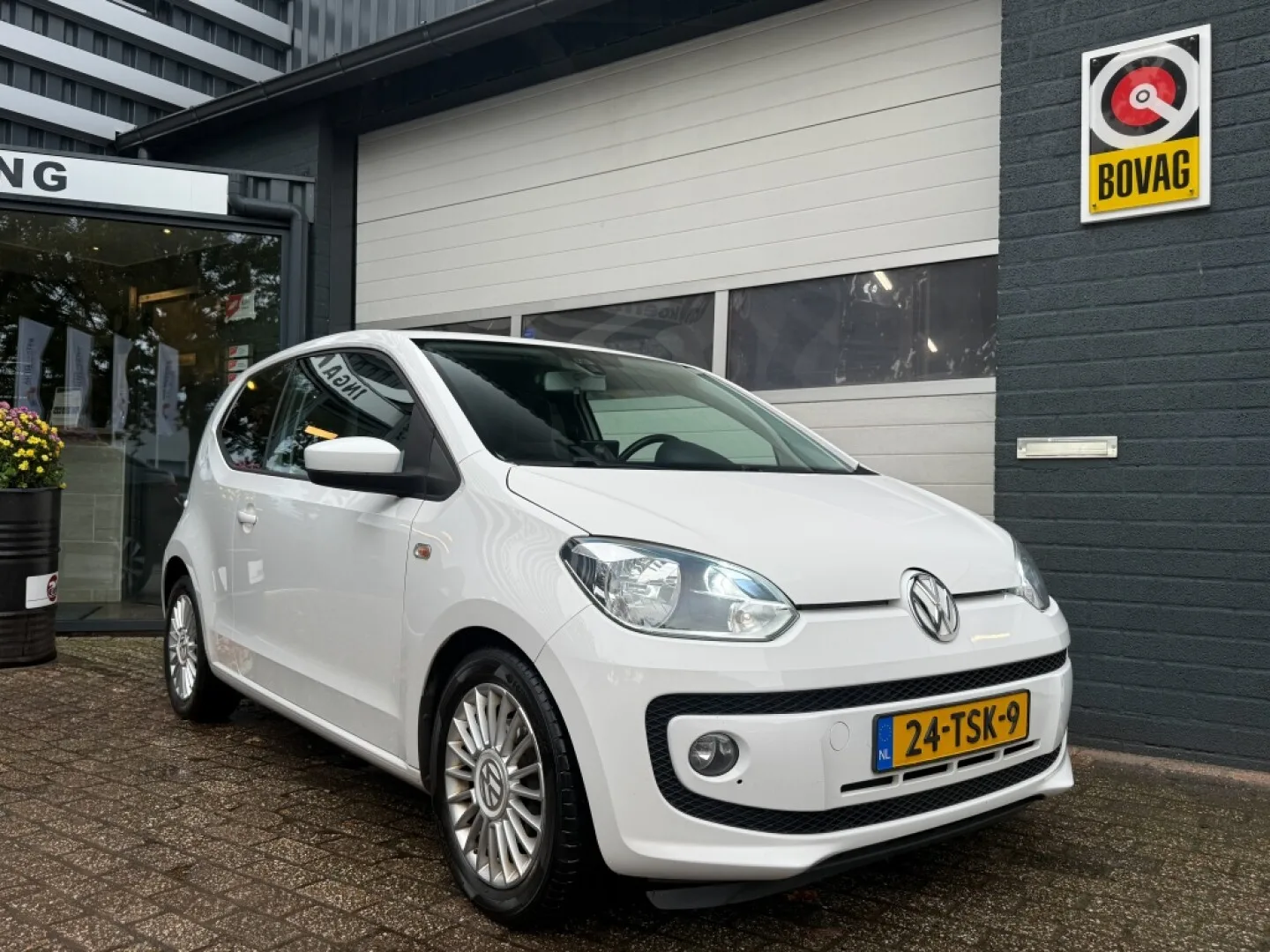 Volkswagen Up! (2012) — foto 1