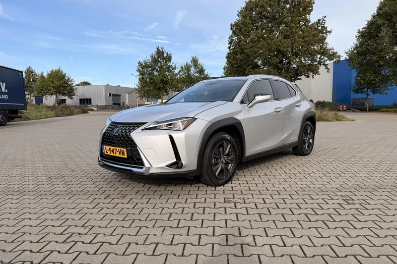 Lexus UX (2020)