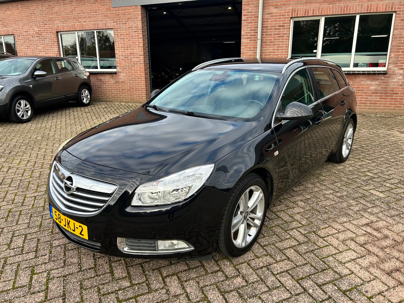 Opel Insignia (2009) — foto 1