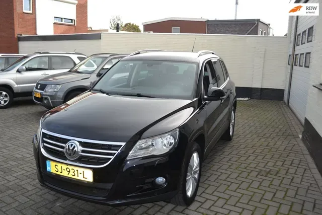 Volkswagen Tiguan (2010) — foto 1
