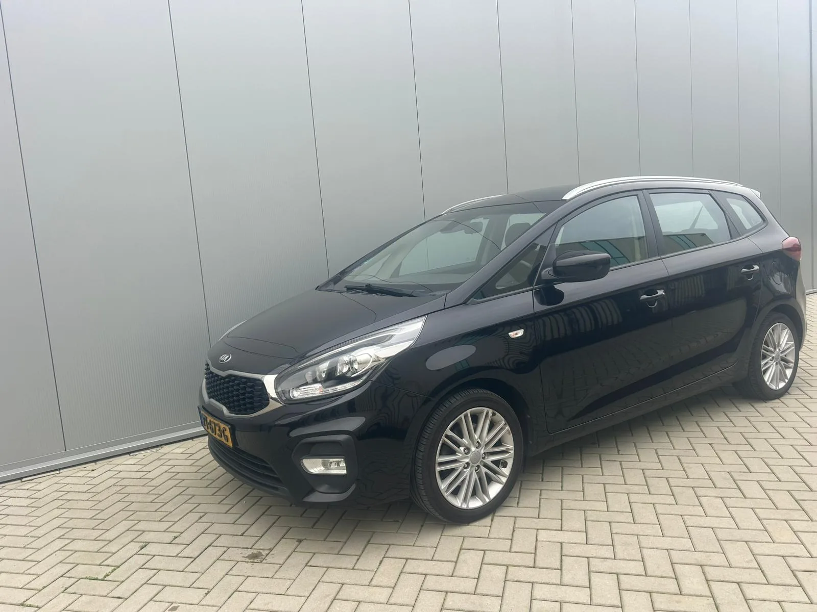 Kia Carens (2017) — foto 1