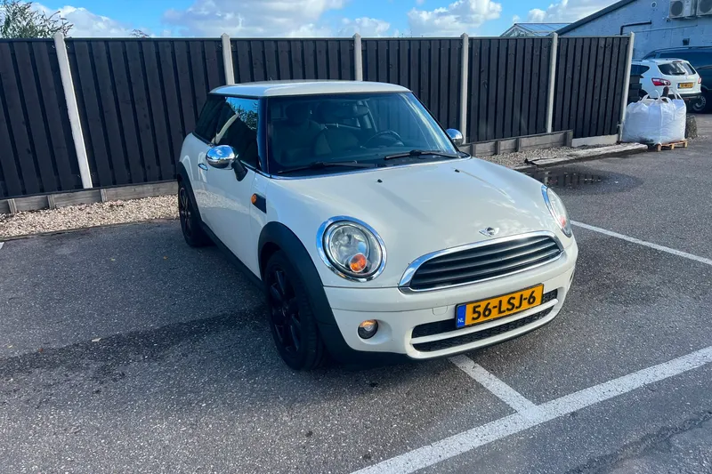 MINI One (2010)