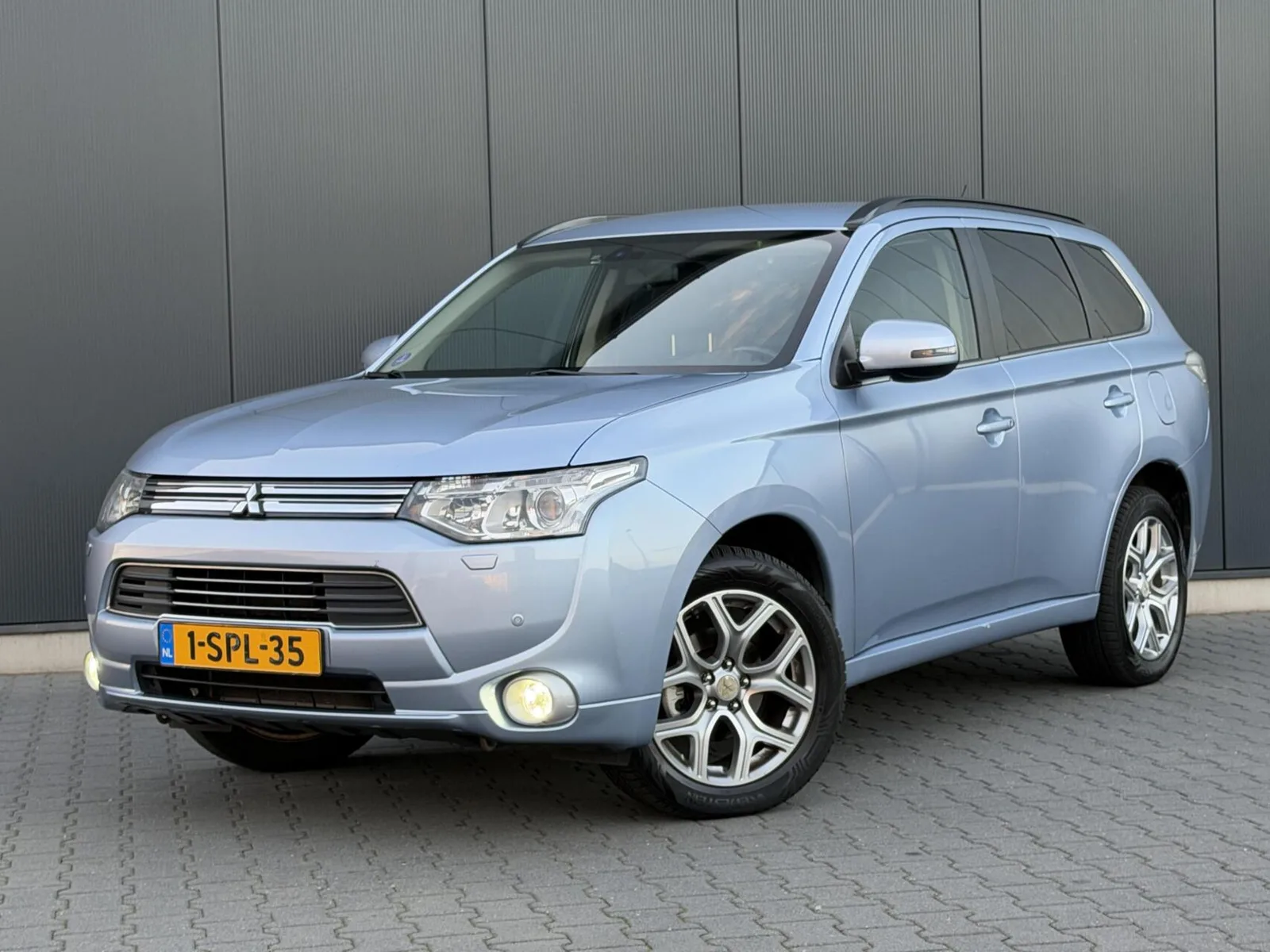 Mitsubishi Outlander (2013) — foto 1