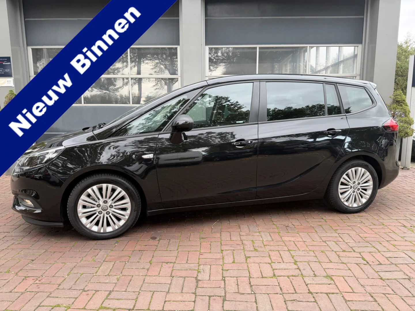 Opel Zafira (2017) — foto 1