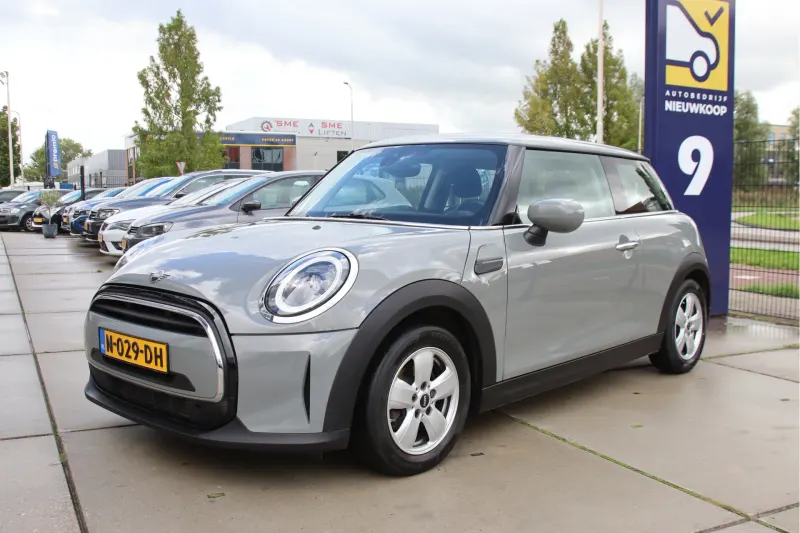 MINI One (2021)