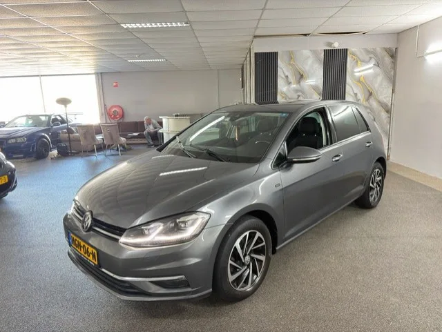 Volkswagen Golf (2019) — foto 1