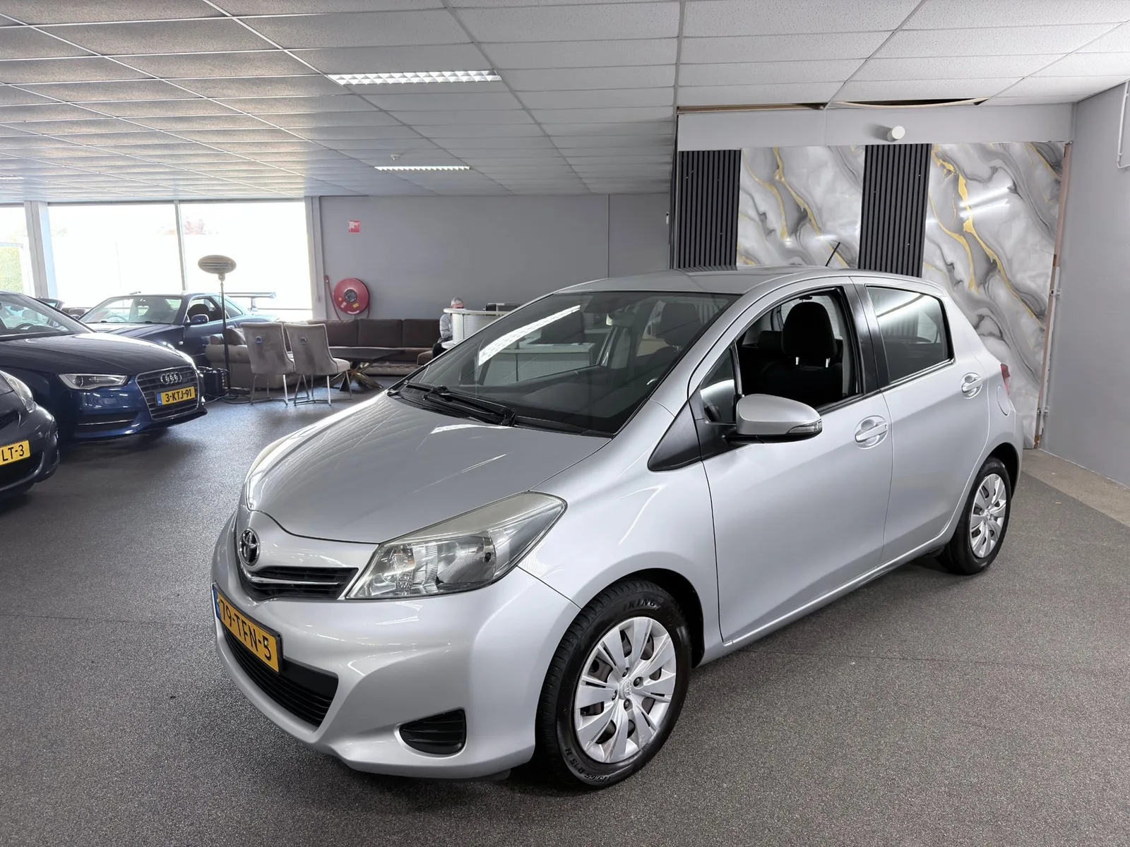 Toyota Yaris (2012) — foto 1