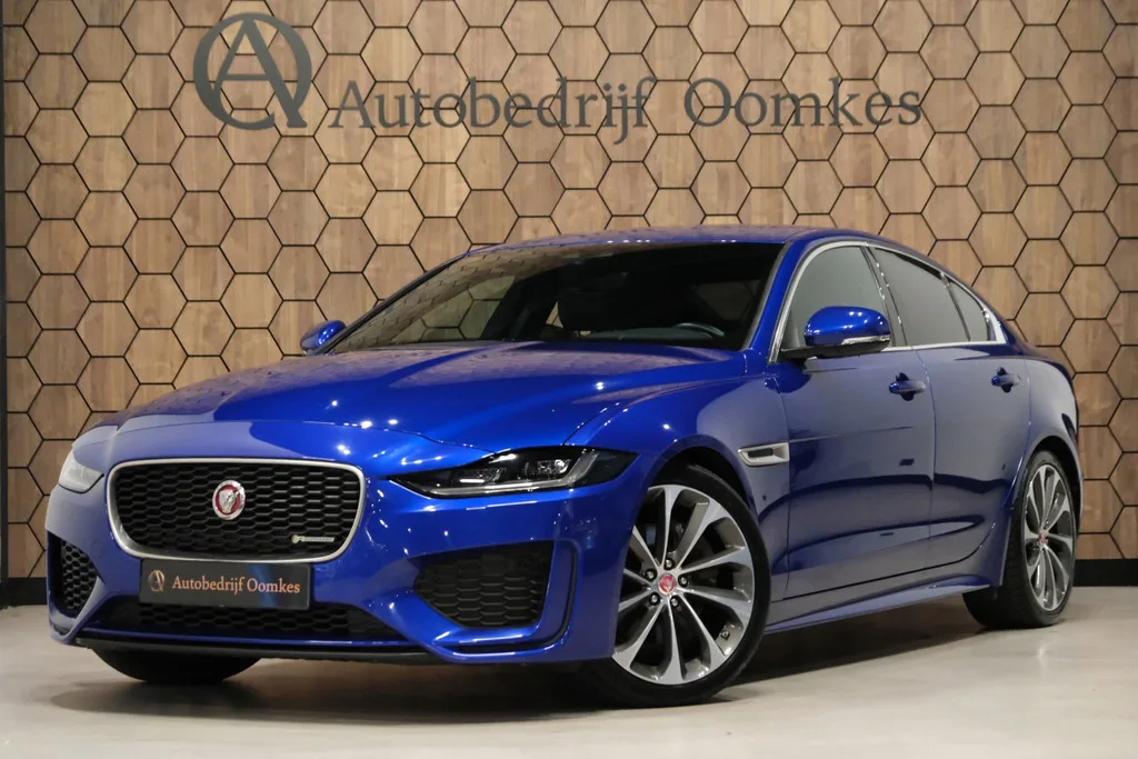 Jaguar XE (2019) — foto 1