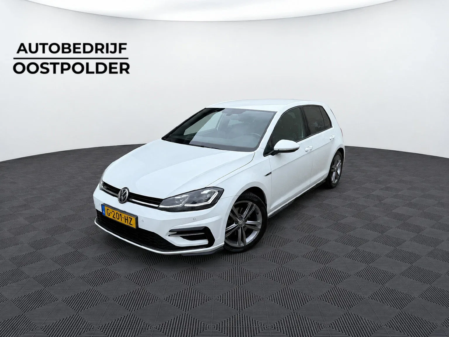 Volkswagen Golf (2019) — foto 1